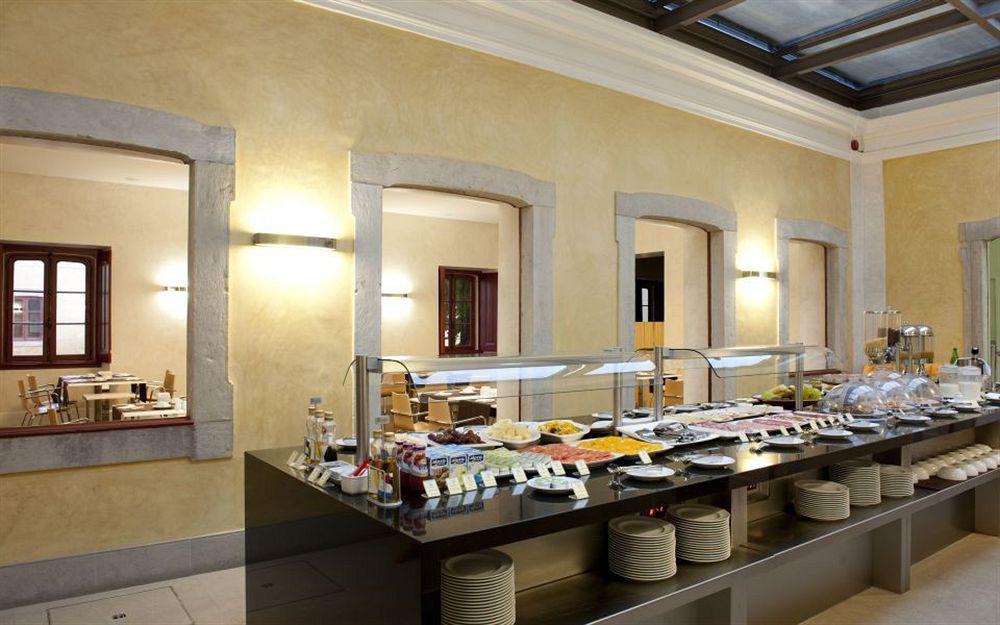 Pousada Palacio De Estoi - Small Luxury Hotels Of The World Extérieur photo A buffet at a hotel
