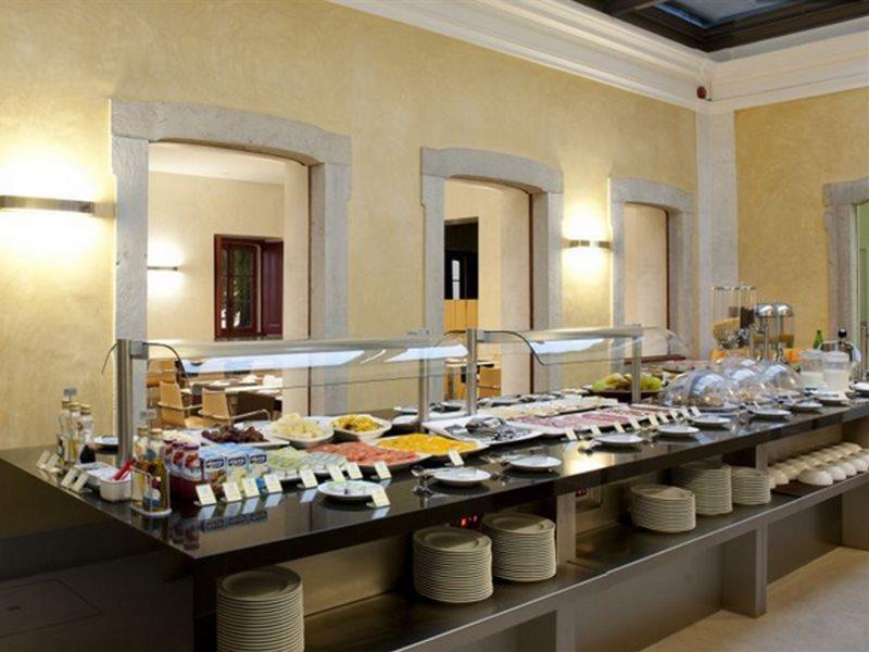 Pousada Palacio De Estoi - Small Luxury Hotels Of The World Extérieur photo A buffet at a hotel