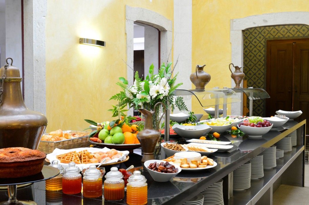 Pousada Palacio De Estoi - Small Luxury Hotels Of The World Extérieur photo A buffet at a hotel