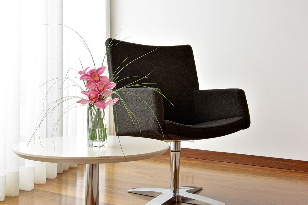 Pousada Palacio De Estoi - Small Luxury Hotels Of The World Extérieur photo A chair
